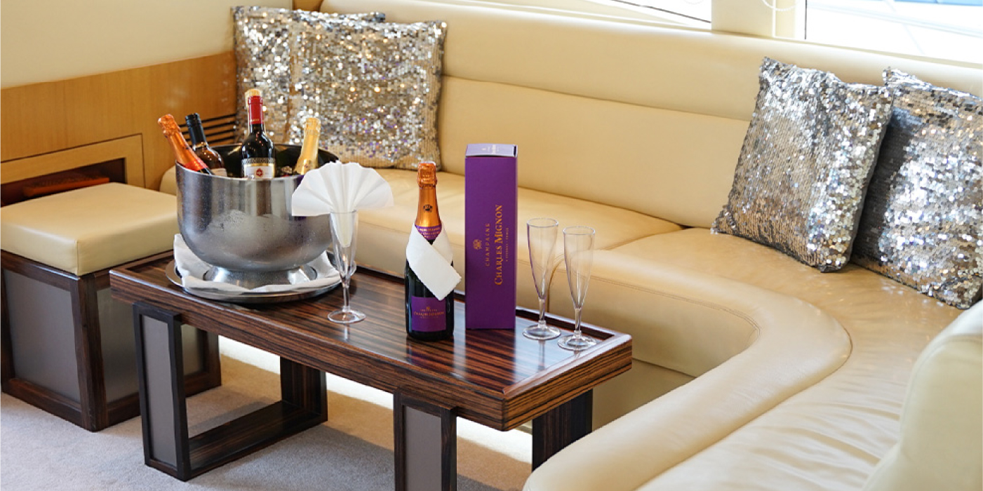 Entertainment Lounge